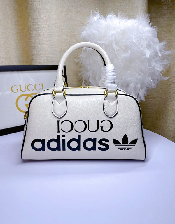 激安グッチバッグコピー背面デザイン